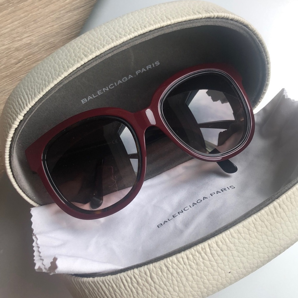 BALENCIAGA Tortoise Oxblood Sunglasses 🕶